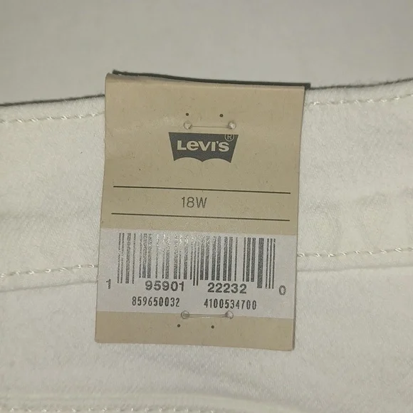 Levi's 501 Button-Fly Shorts White Size-18W NWT - Picture 3 of 5